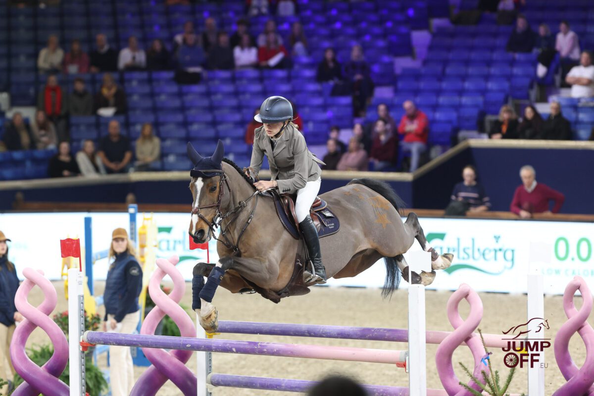 Sophia Aurelia George remporte la finale du Pony Trophy ! 2 IMG 0029