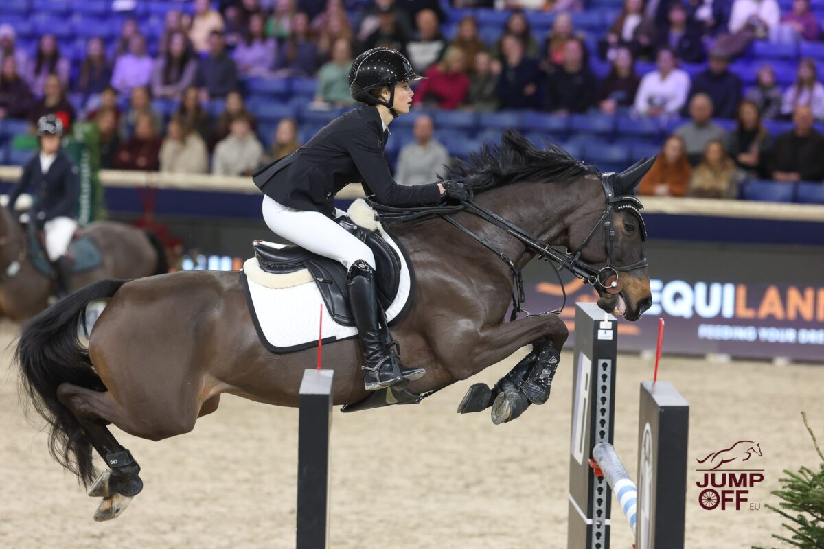 Sophia Aurelia George remporte la finale du Pony Trophy ! 5 IMG 0193