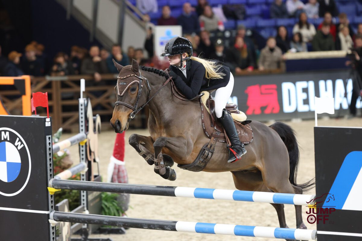 Sophia Aurelia George remporte la finale du Pony Trophy ! 9 IMG 0746