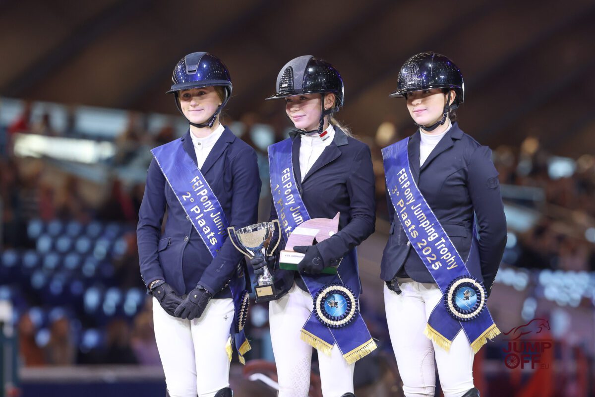 Sophia Aurelia George remporte la finale du Pony Trophy ! 16 IMG 1003