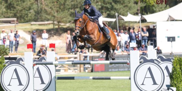 Grand Duc de Paradisio rejoint Eve Jobs.